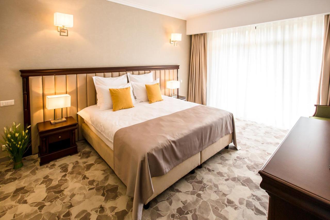 Hotel Carpat Inn Azuga Εξωτερικό φωτογραφία