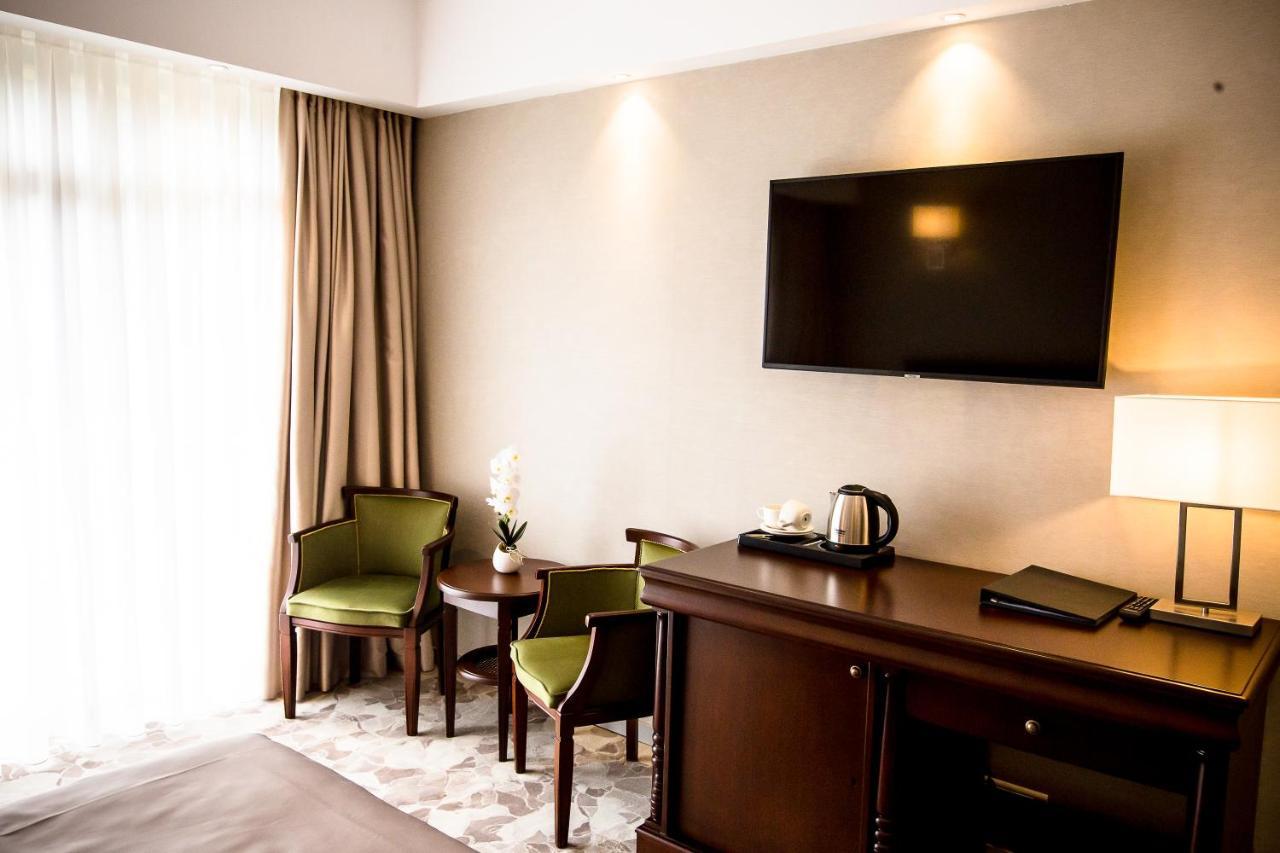 Hotel Carpat Inn Azuga Εξωτερικό φωτογραφία