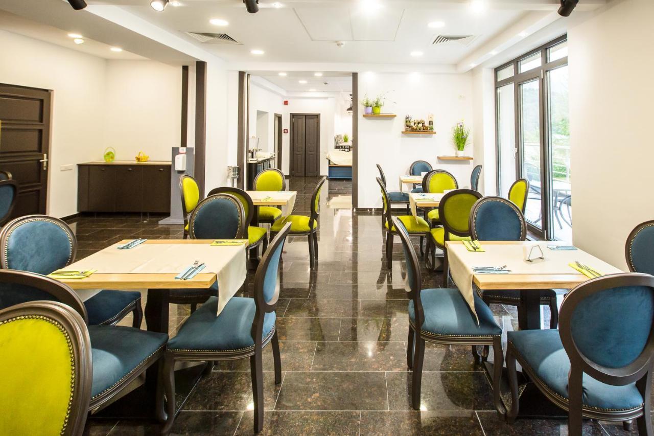 Hotel Carpat Inn Azuga Εξωτερικό φωτογραφία