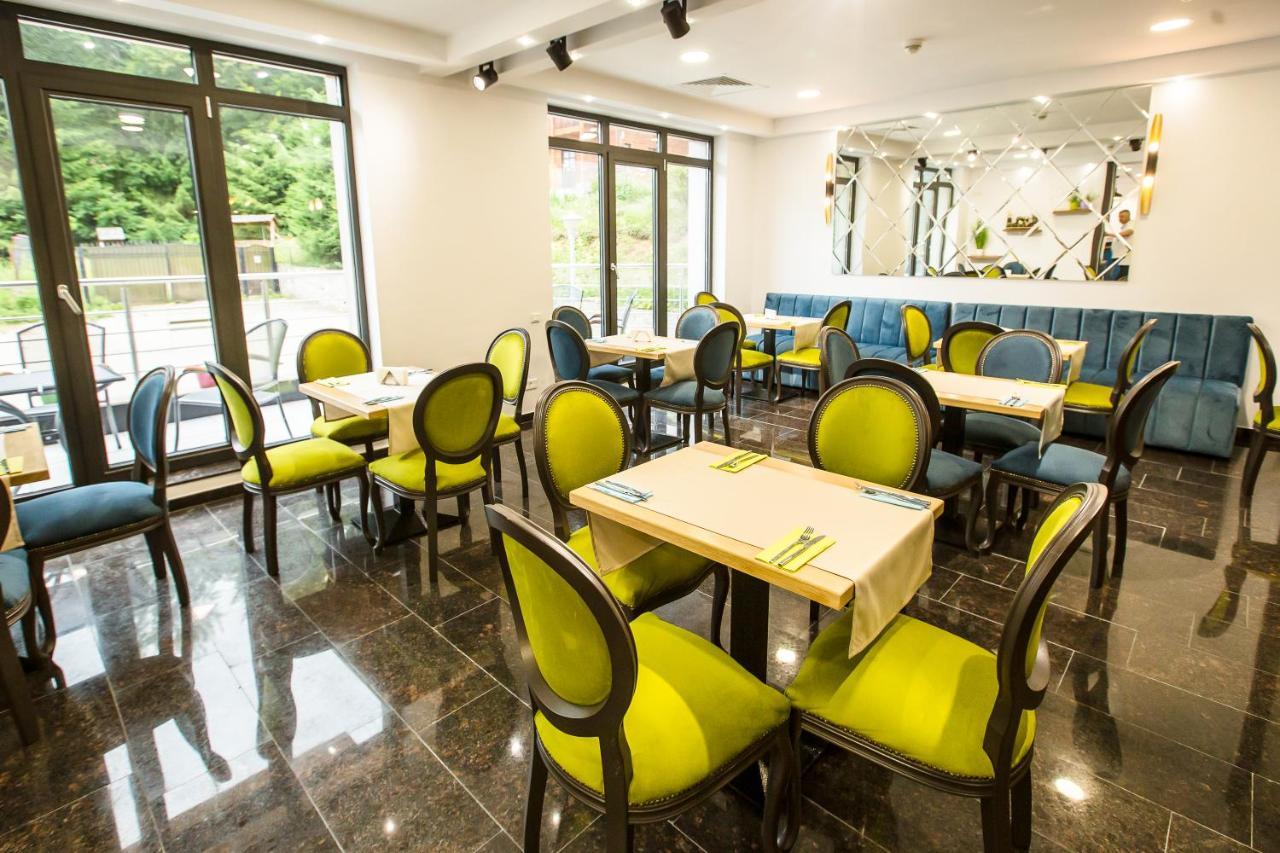 Hotel Carpat Inn Azuga Εξωτερικό φωτογραφία