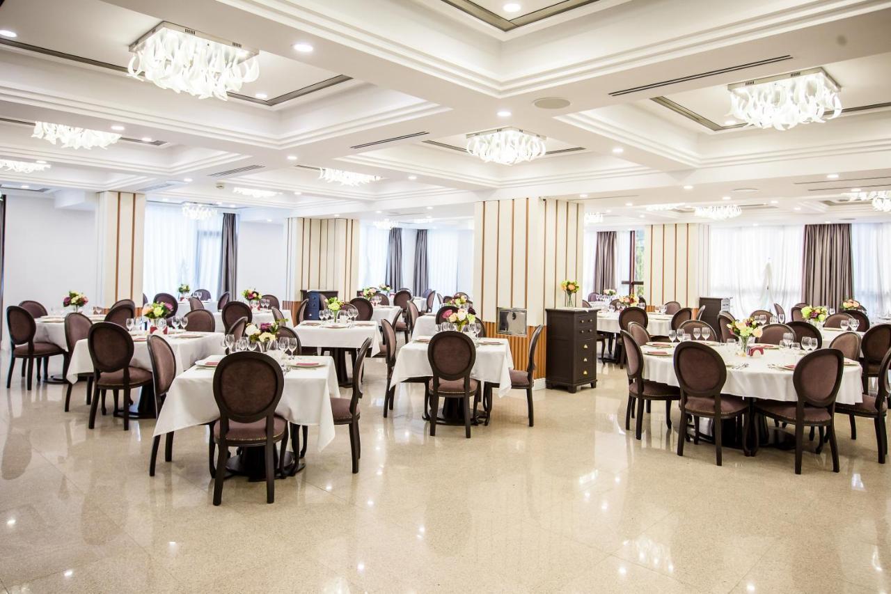 Hotel Carpat Inn Azuga Εξωτερικό φωτογραφία