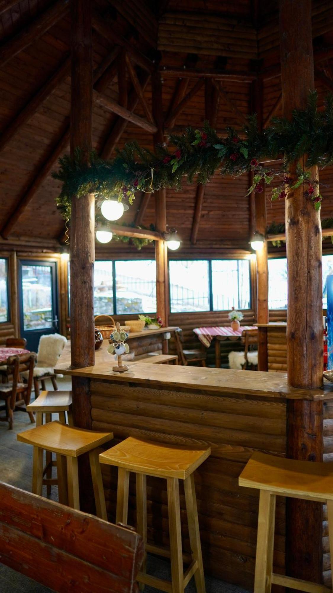 Hotel Carpat Inn Azuga Εξωτερικό φωτογραφία
