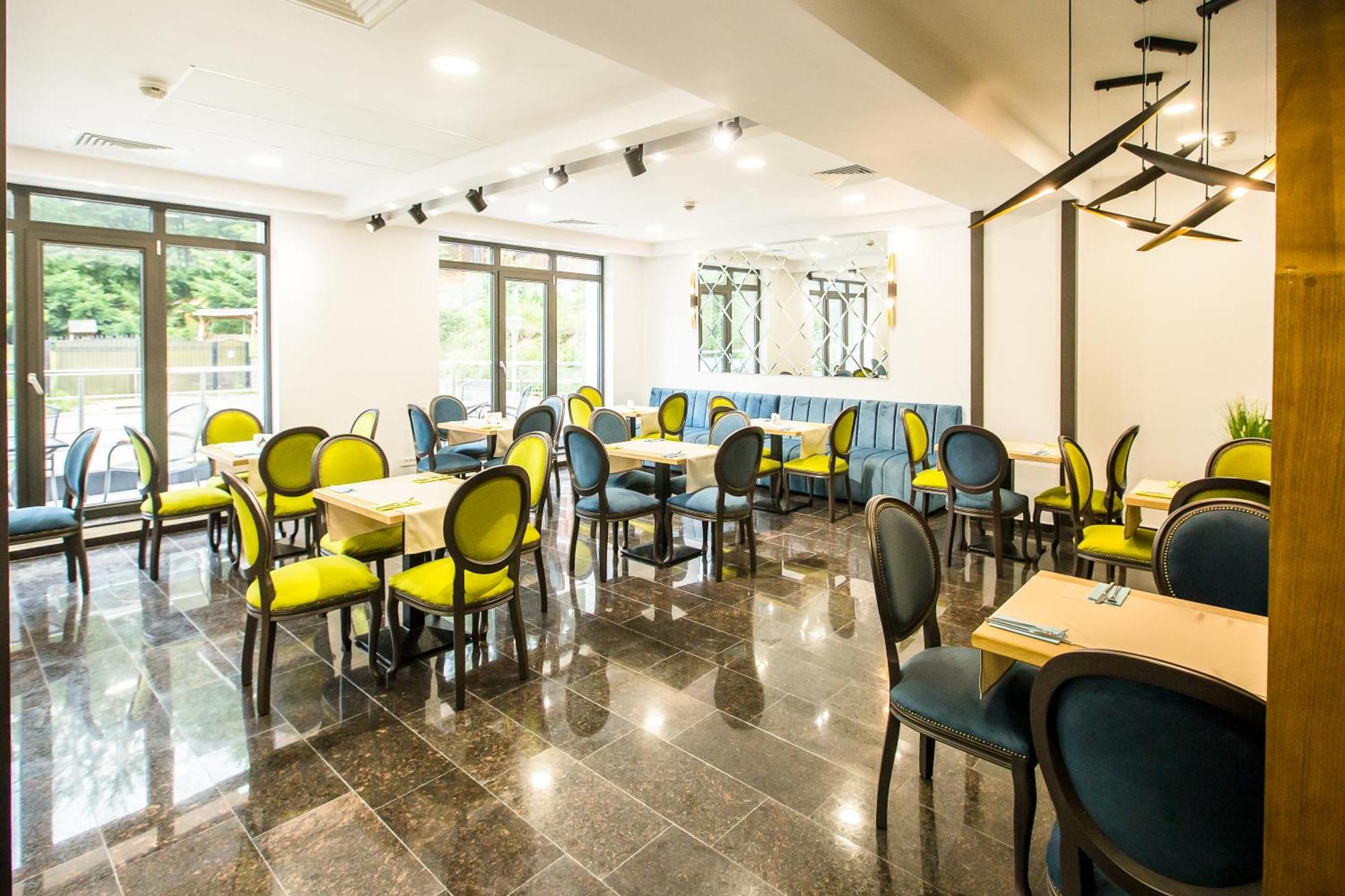 Hotel Carpat Inn Azuga Εξωτερικό φωτογραφία