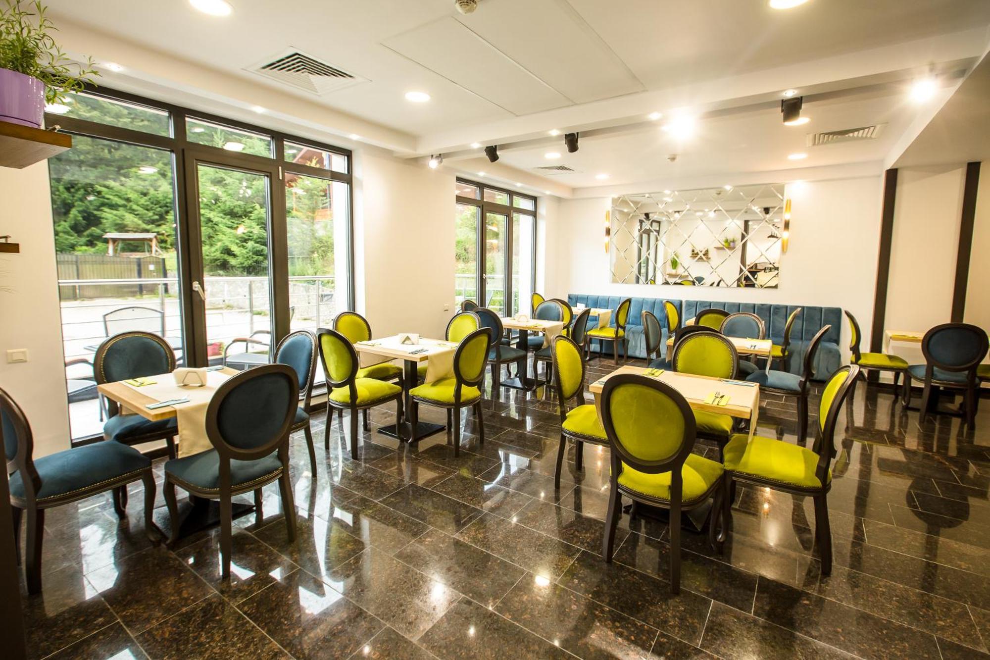 Hotel Carpat Inn Azuga Εξωτερικό φωτογραφία
