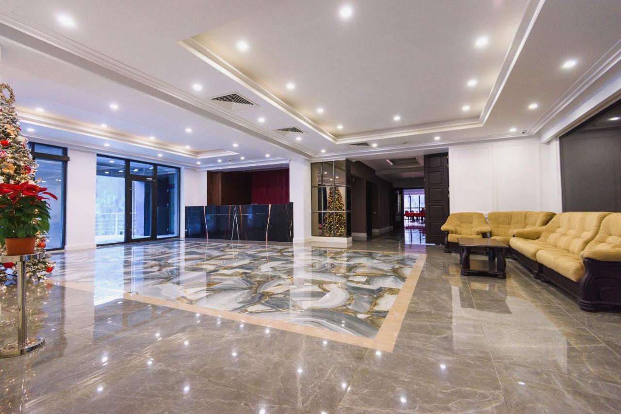Hotel Carpat Inn Azuga Εξωτερικό φωτογραφία